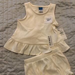 Old Navy Baby Girl Cream Ruffle 2 PC  Set 6-12 months NWT